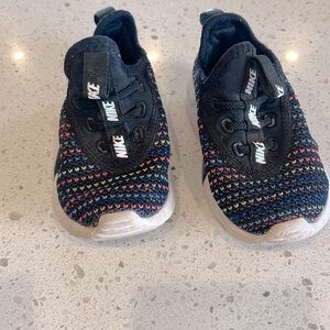 Girls Nikes size 6